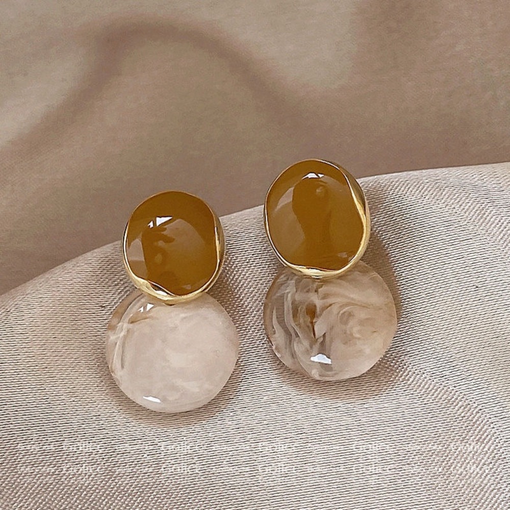 Elegant Gold and Cream Earrings